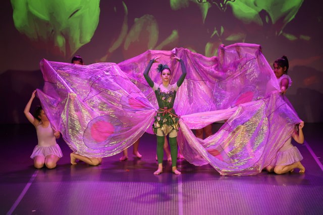 Снимка от спектакъла Магията, наречена Пролет