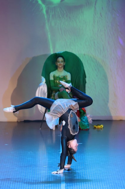 Снимка от спектакъла Магията, наречена Пролет