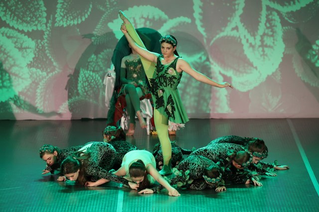 Снимка от спектакъла Магията, наречена Пролет