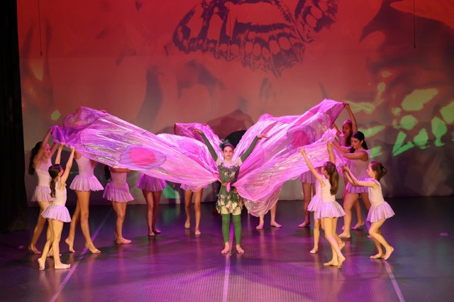 Снимка от спектакъла Магията, наречена Пролет