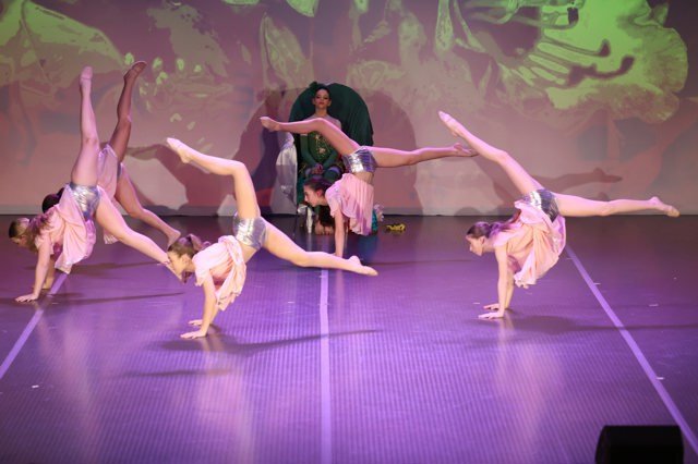 Снимка от спектакъла Магията, наречена Пролет