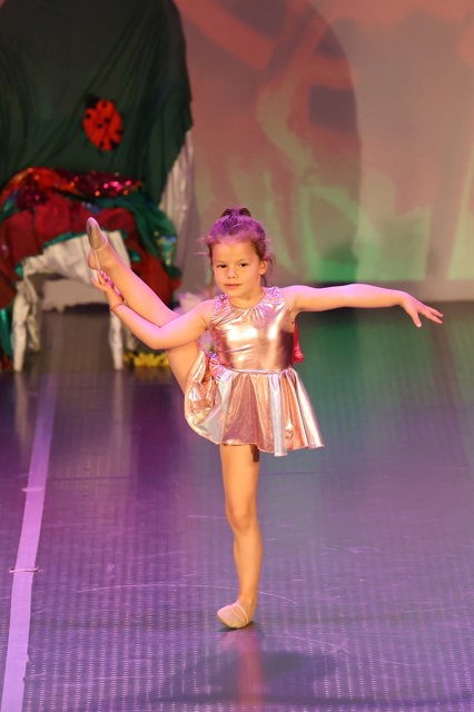 Снимка от спектакъла Магията, наречена Пролет