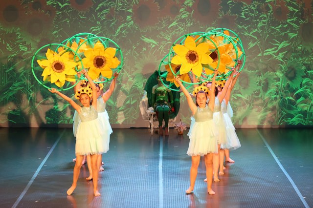 Снимка от спектакъла Магията, наречена Пролет