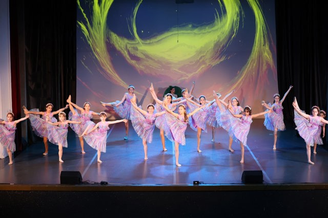 Снимка от спектакъла Магията, наречена Пролет