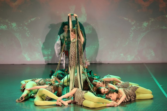 Снимка от спектакъла Магията, наречена Пролет