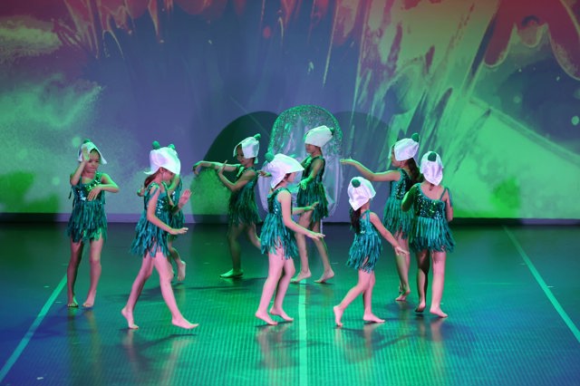 Снимка от спектакъла Магията, наречена Пролет